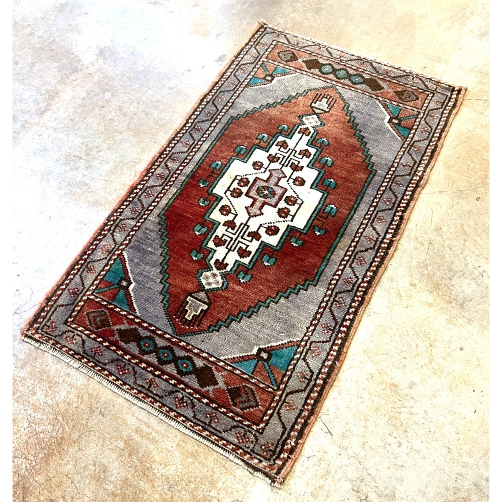 Vintage Turkish Anatolian 100% Wool Handwoven 1'7 x 3'8 feet Carpet Prayer Rug